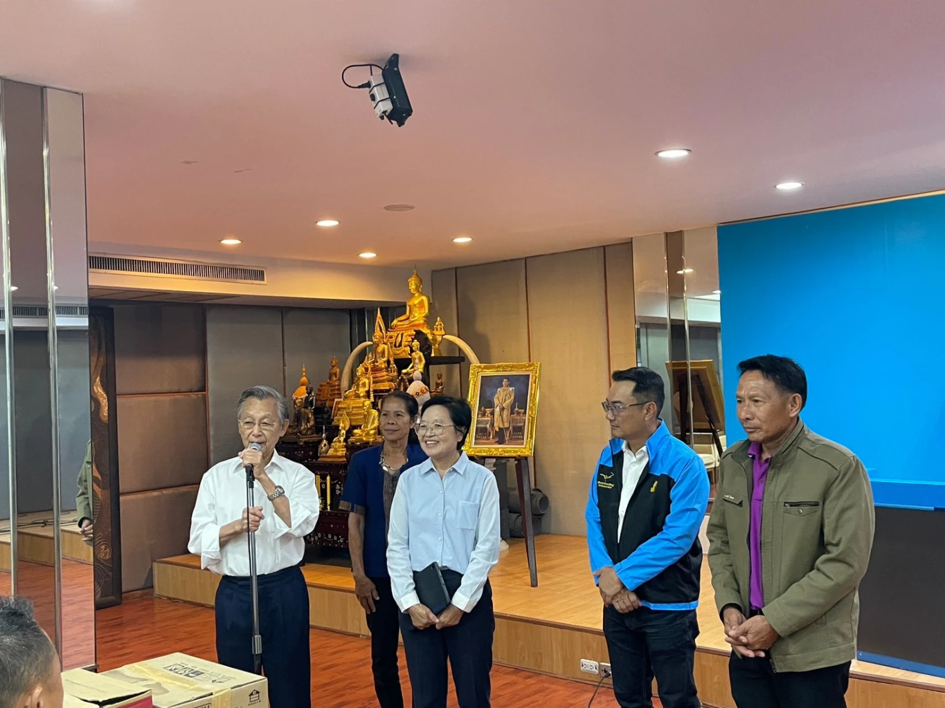 ตันแทน ปชป.ภาคเหนือ ให้กำลังใจ พรรคประชาธิปัตย์ และนายชวน หลีกภัย