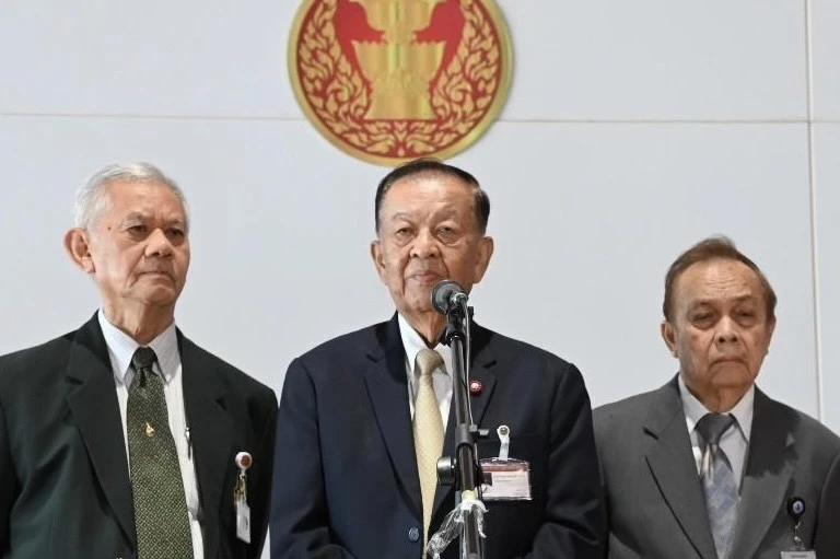  นายวันมูหะมัดนอร์ มะทา ประธานสภาผู้แทนราษฎร