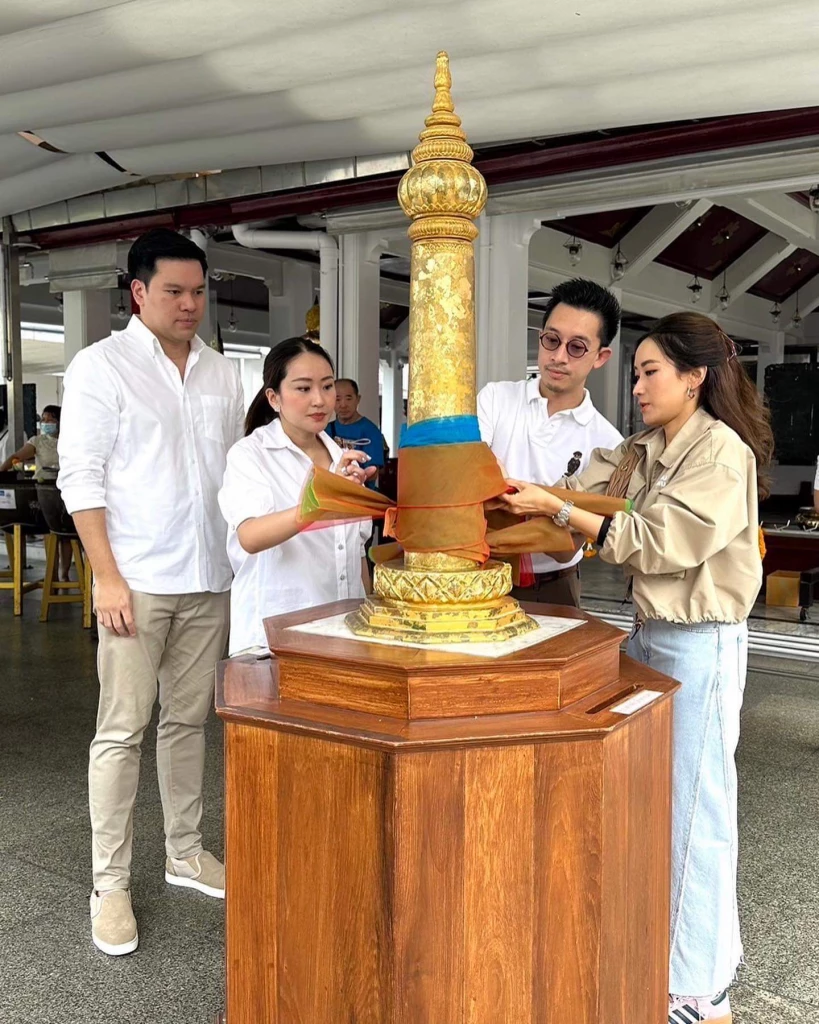 อุ๊งอิ๊งและคนใกล้ชิด สักการะศาลหลักเมือง