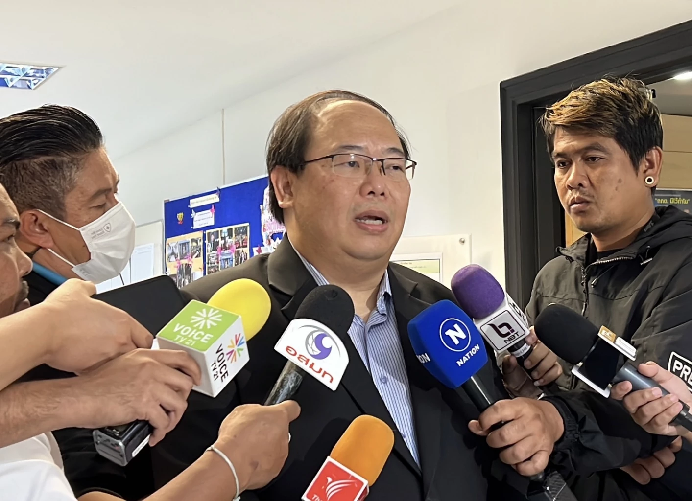 'นักวิเคราะห์' ฟันธง  'พล.อ.ประวิตร' ตาอยู่ เสียบนายกรัฐมนตรี ดันฝันเพื่อไทย