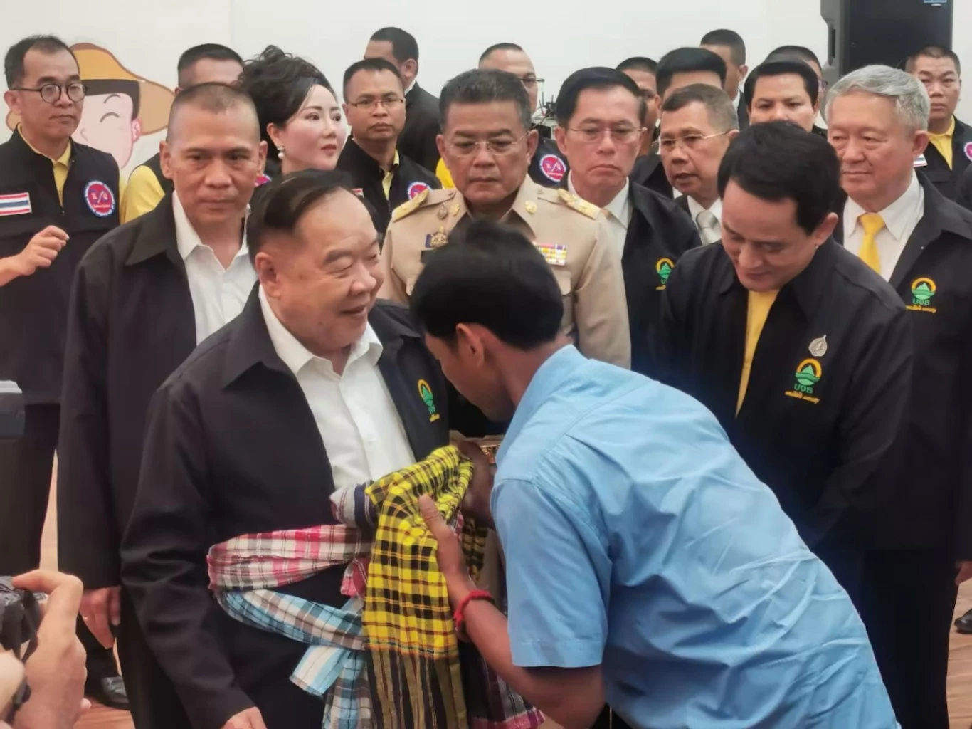 ‘บิ๊กป้อม’ โวผลงาน ‘ร่วมรัฐบาล’ มอบสิทธิ์ที่ทำกินทั่วประเทศ 1.12 ล้านไร่