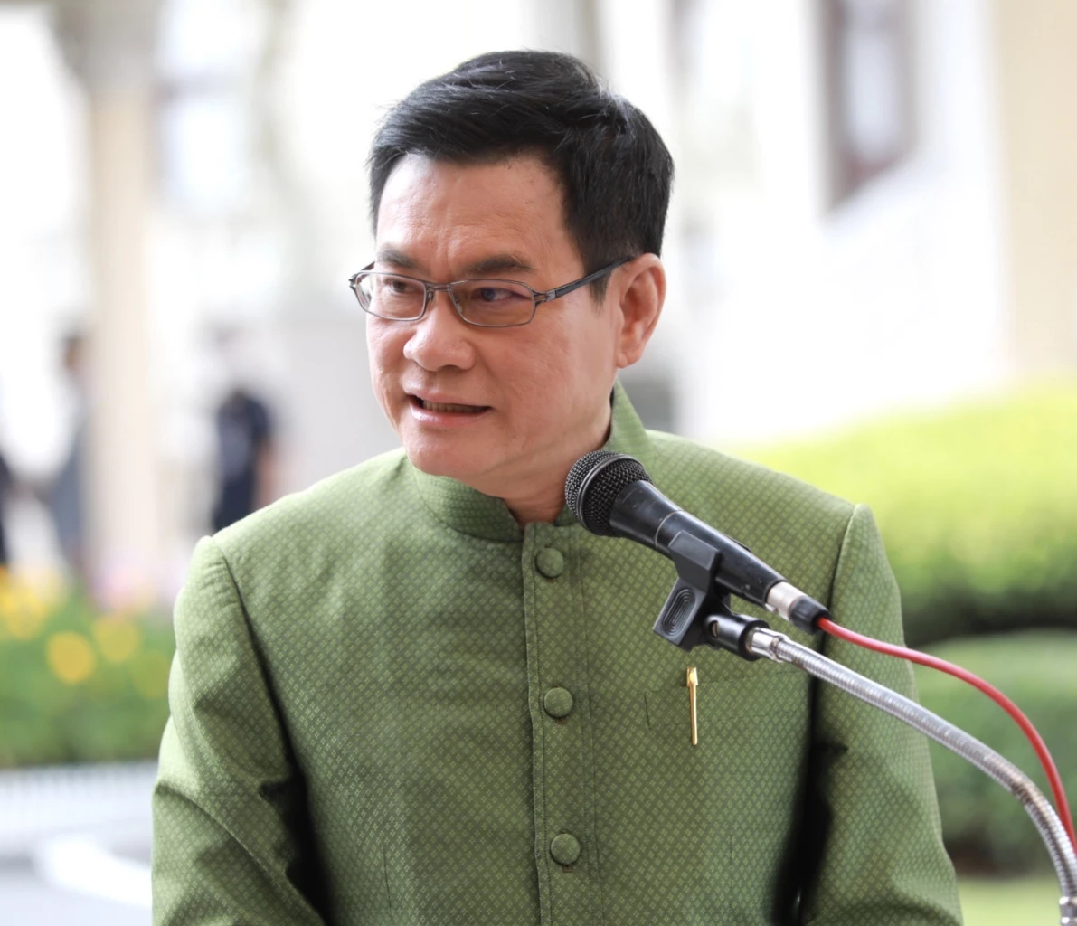 นายจุรินทร์ ลักษณวิศิษฏ์