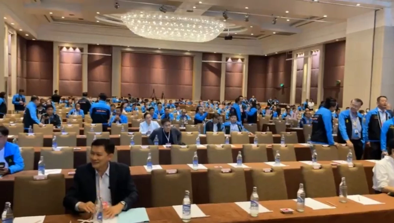 ประชุมเลือกหัวหน้าพรรคและกก.บห.พรรค ประชาธิปัตย์ ล่มรอบ2