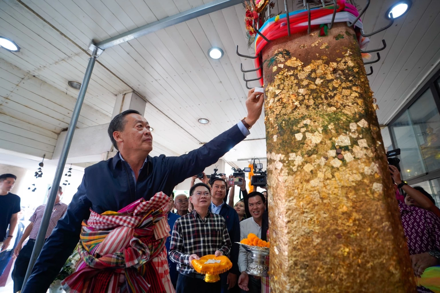 ‘นายกฯ’ ลุยอีสานดูภัยแล้ง-ปชช.เชียร์ “นายกฯเศรษฐาจะพาประชาชนเป็นเศรษฐี”