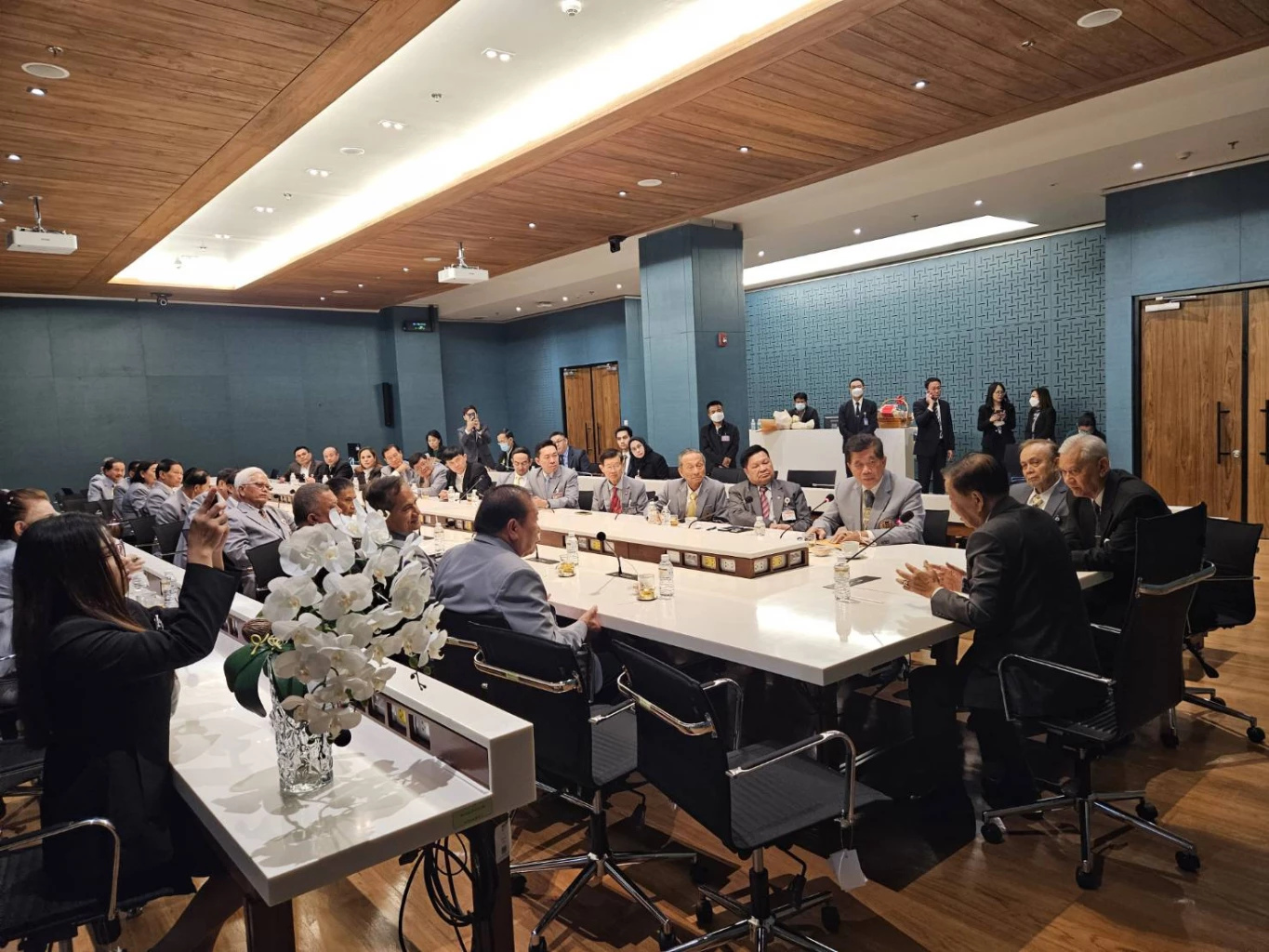 'สมาคมสมาชิกรัฐสภาไทย' เข้าพบ 'วันนอร์-พรเพชร' ชง 4 ข้อ ขอมีส่วนร่วมทำงาน