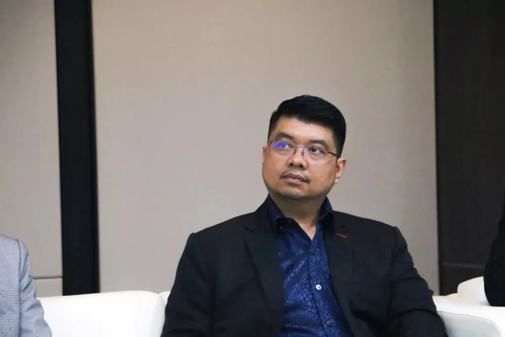 ดร.เกียรติอนันต์ ล้วนแก้ว คณะเศรษฐศาสตร์ มธ.