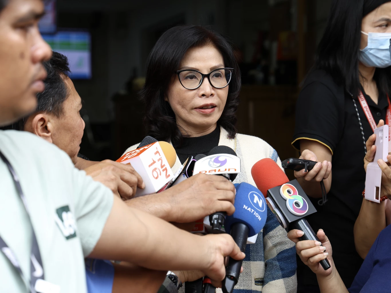 มนพร เจริญศรี