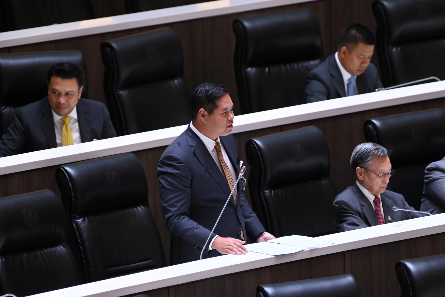 นายสรรเพชญ บุญญามณี สส.สงขลา พรรคประชาธิปัตย์ อภิปรายนโยบายรัฐบาลเศรษฐา ทวีสิน