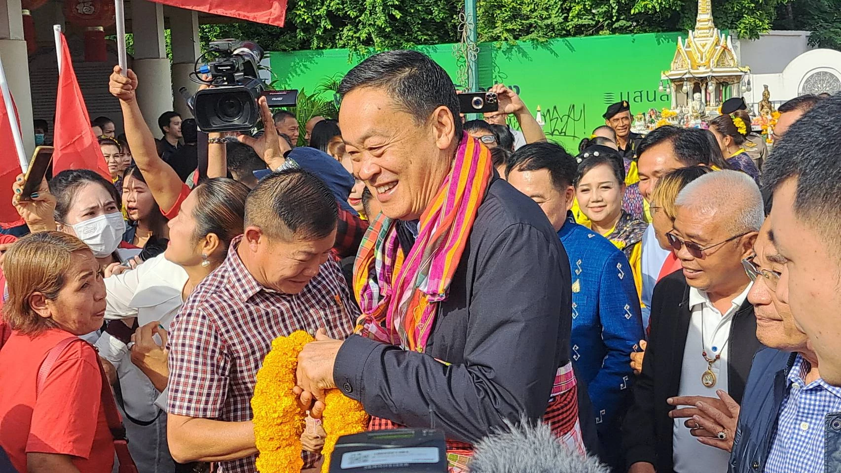 ‘นายกฯ’ ลุยอีสานดูภัยแล้ง-ปชช.เชียร์ “นายกฯเศรษฐาจะพาประชาชนเป็นเศรษฐี”