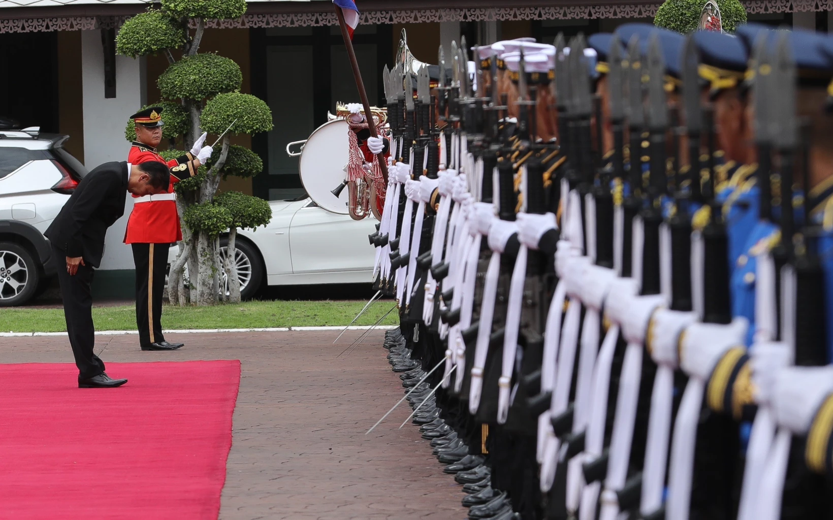 ‘สุทิน’ มากับพระ ถือฤกษ์ดีเลข 13-13-13 เข้าปฏิบัติหน้าที่ ‘รมว.กลาโหม’