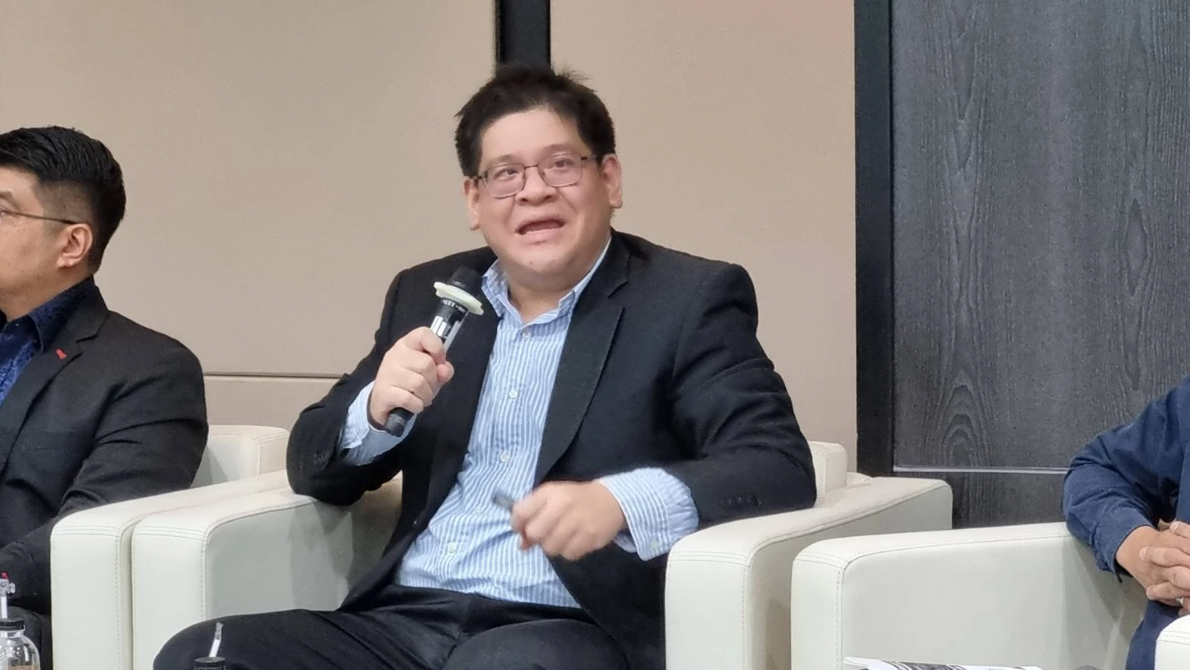 ดร.นณริฎ พิศลยบุตร