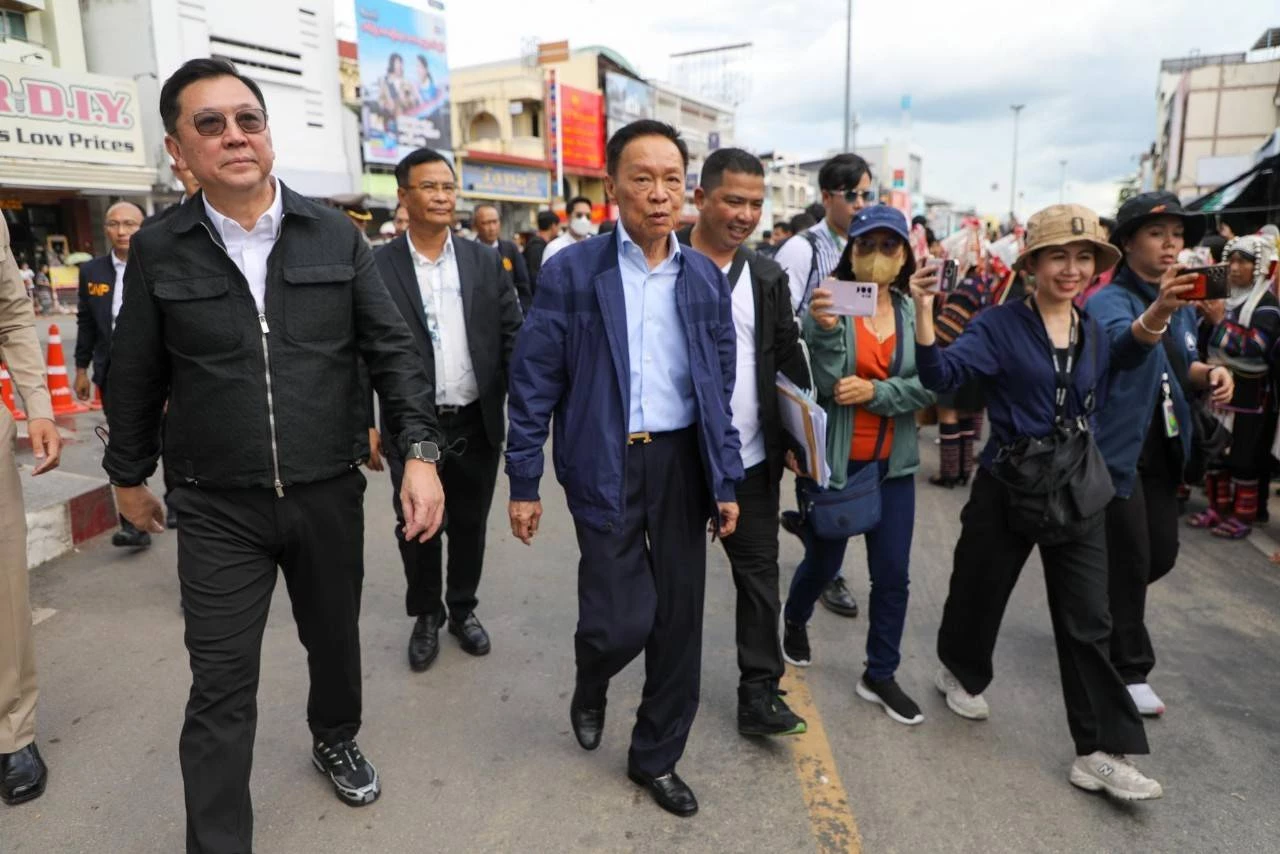 'พัชรวาท' สั่งแก้ปัญหามลพิษจ.เชียงราย ลาดตระเวน เตรียมระดมดับไปฟ่า