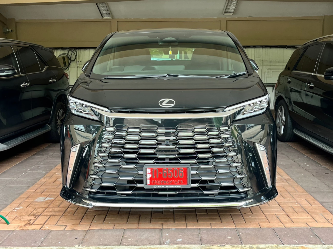 Lexus LM 350h Executive 