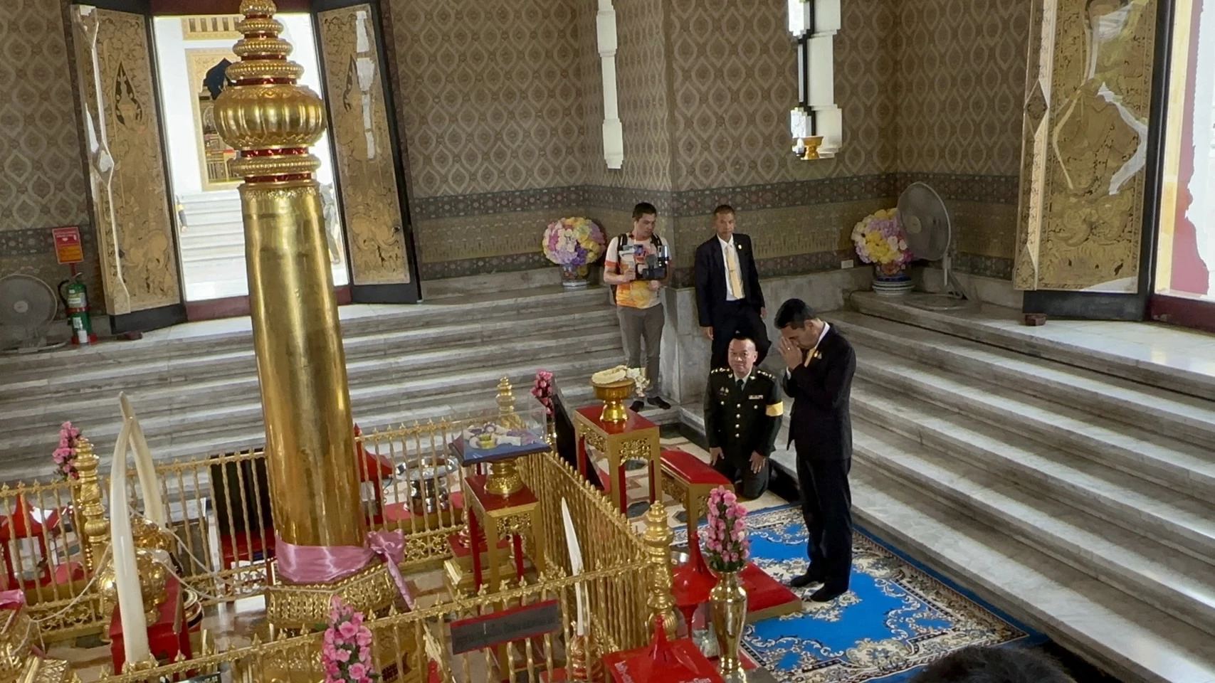 ‘สุทิน’ มากับพระ ถือฤกษ์ดีเลข 13-13-13 เข้าปฏิบัติหน้าที่ ‘รมว.กลาโหม’