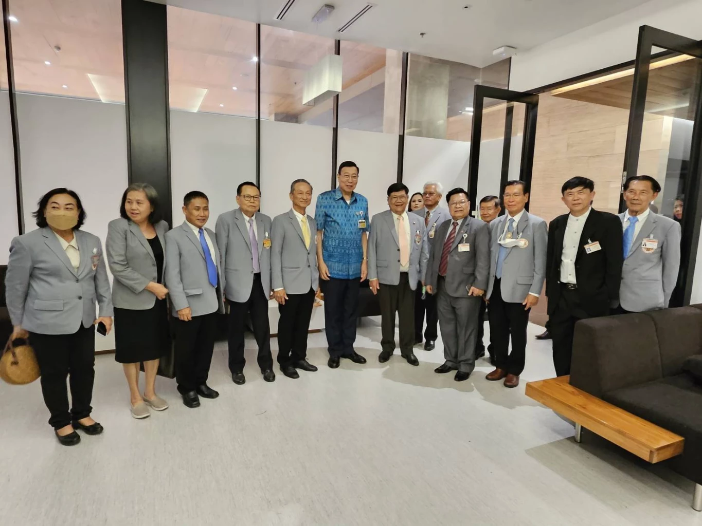 'สมาคมสมาชิกรัฐสภาไทย' เข้าพบ 'วันนอร์-พรเพชร' ชง 4 ข้อ ขอมีส่วนร่วมทำงาน