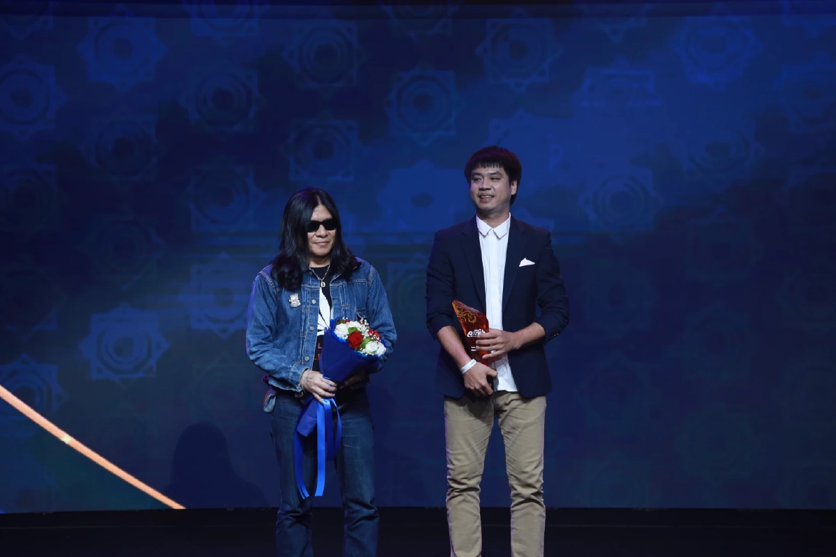 รางวัล เพลงลูกทุ่งเพื่อชีวิตยอดเยี่ยม เพลงทำวันนี้ให้ดีที่สุด