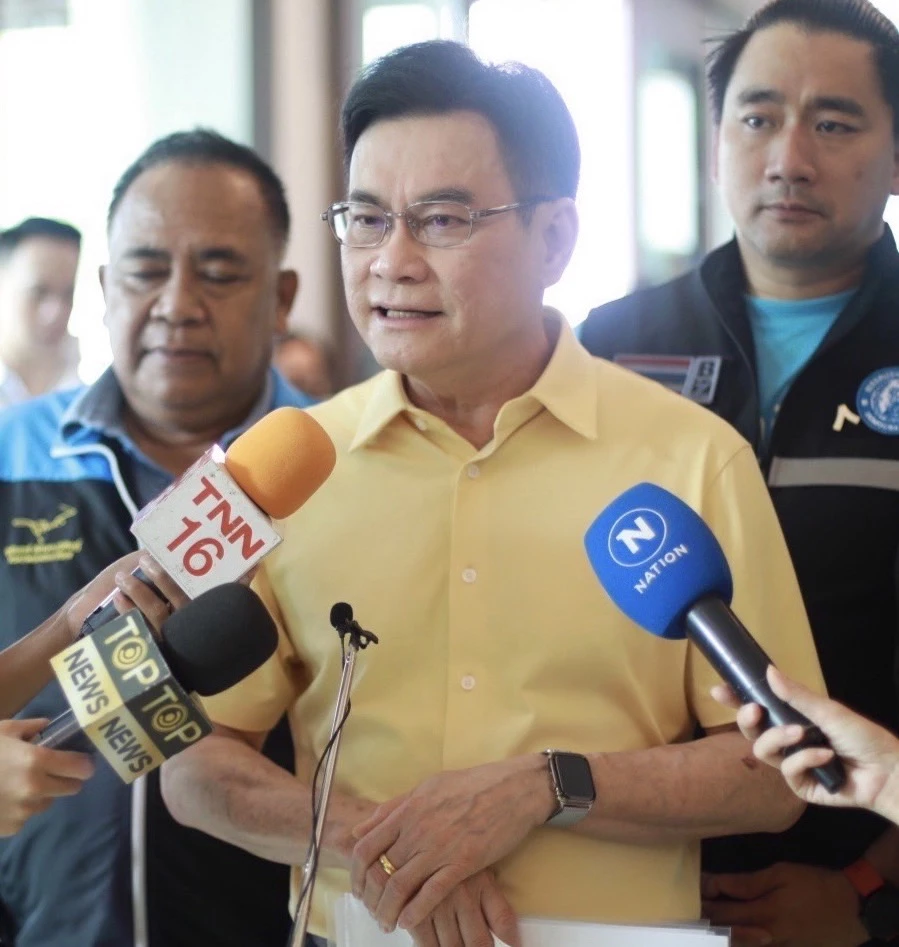 นายจุรินทร์ ลักษณวิศิษฏ์ รักษาการหัวหน้าพรรคประชาธิปัตย์