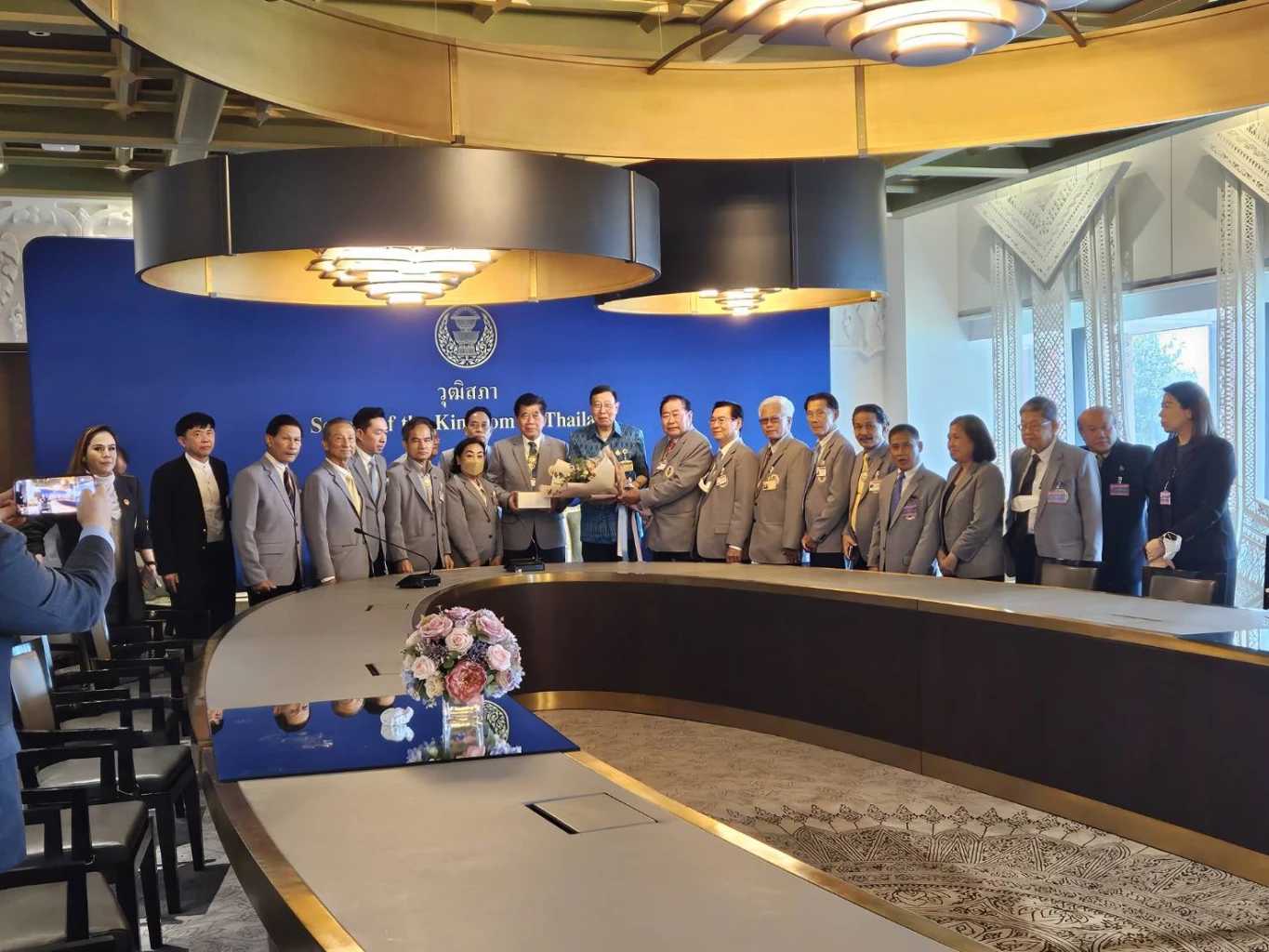 'สมาคมสมาชิกรัฐสภาไทย' เข้าพบ 'วันนอร์-พรเพชร' ชง 4 ข้อ ขอมีส่วนร่วมทำงาน