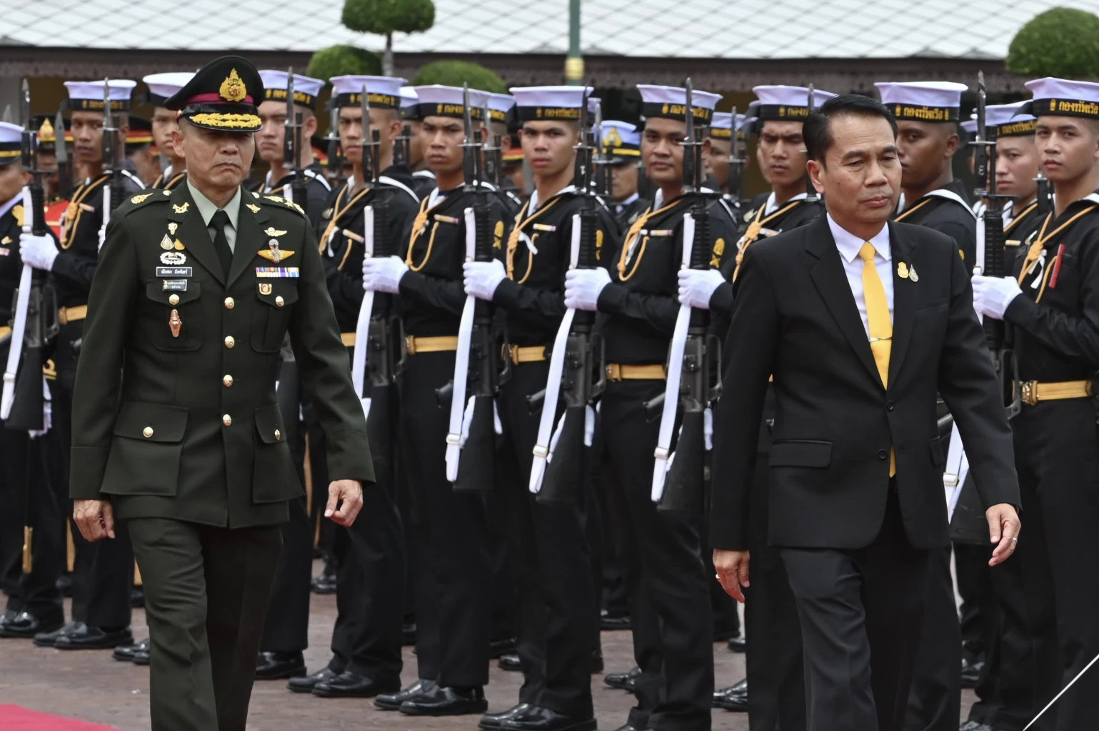 รมว.กลาโหม สุดฟิต มอบภารกิจ กองทัพ ร่วมดับความยากจน