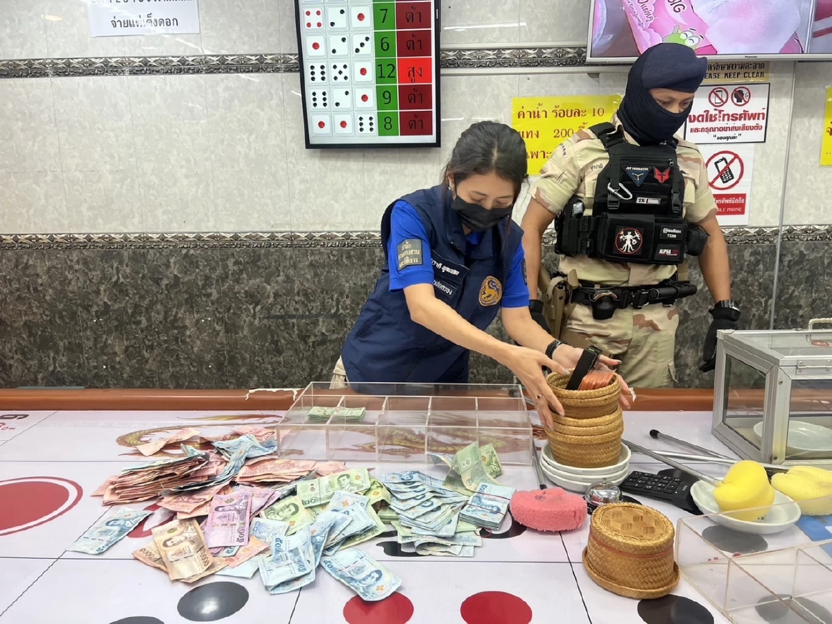กรมการปกครอง บุกจับบ่อนกลางตลาด เคหะร่มเกล้า