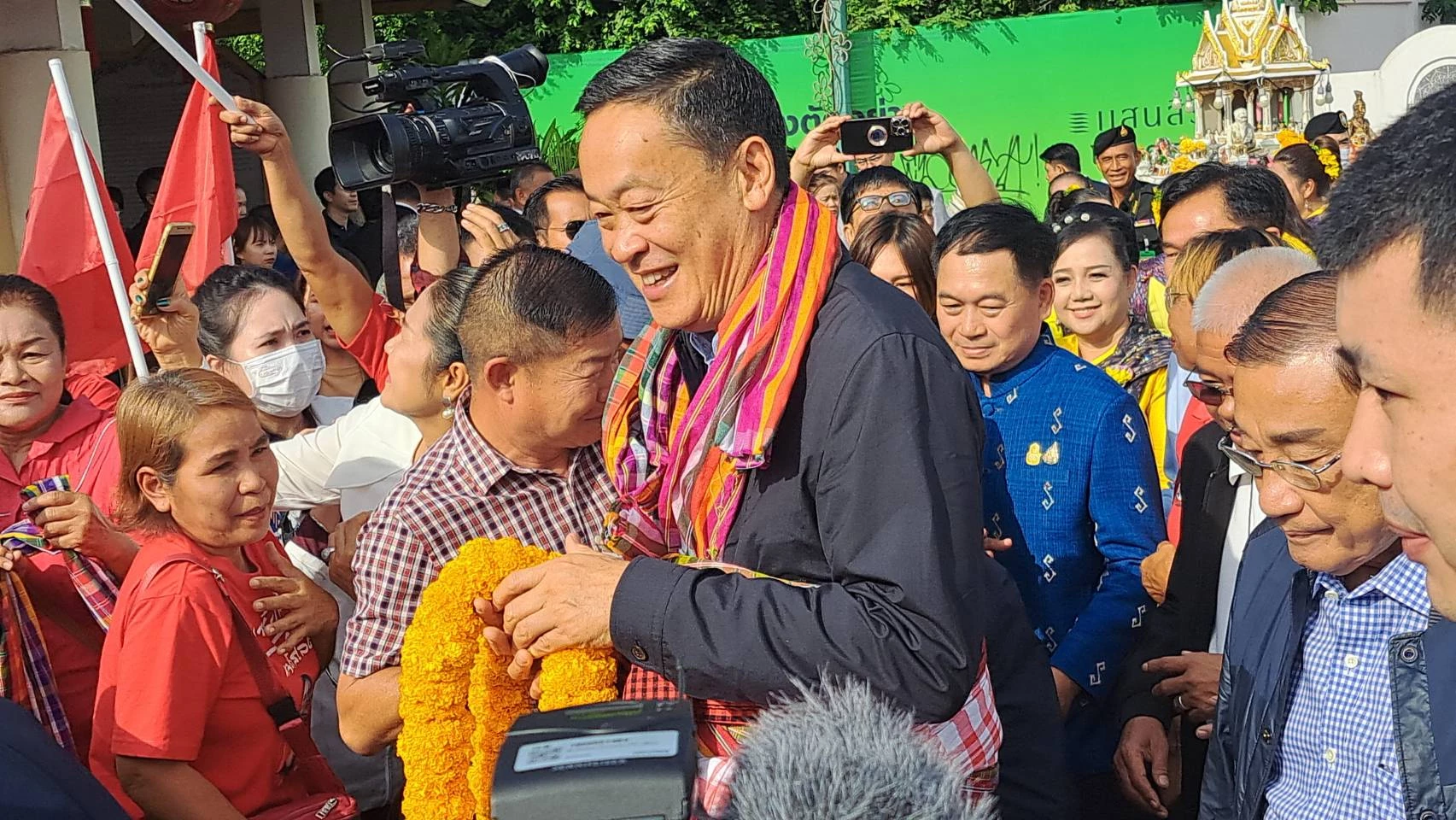 ‘นายกฯ’ ลุยอีสานดูภัยแล้ง-ปชช.เชียร์ “นายกฯเศรษฐาจะพาประชาชนเป็นเศรษฐี”