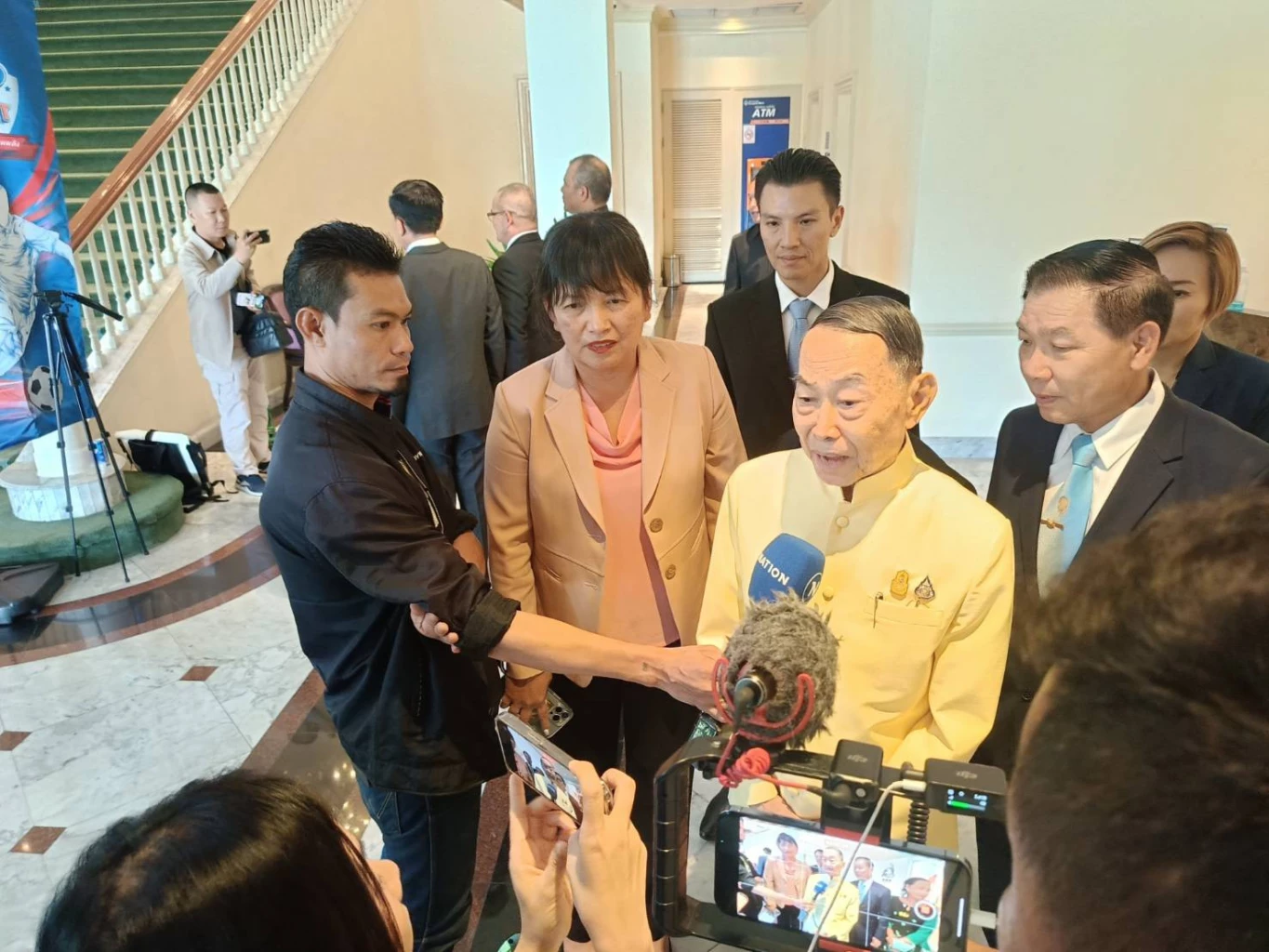 บิ๊กทิน พบ บิ๊กเหวียง ขอคำชี้แนะปฏิบัติงานรมว.กลาโหม