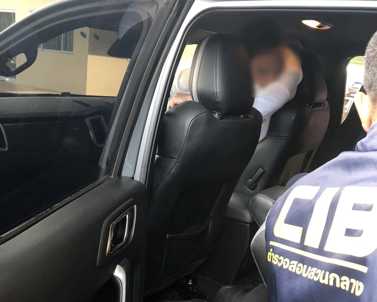 ตำรวจบุกจับลูกชาย ชาดา ไชยเศรษฐ์