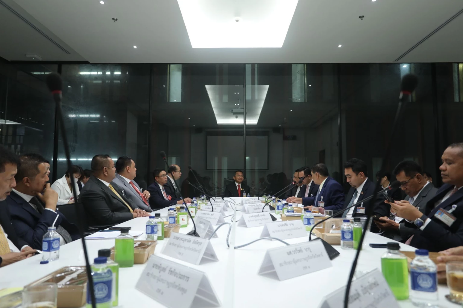 'สมศักดิ์' ถก สส.ชายแดนใต้ หารือต่อยกเลิก พ.ร.ก.ฉุกเฉิน ปรับลดพื้นที่เพิ่ม