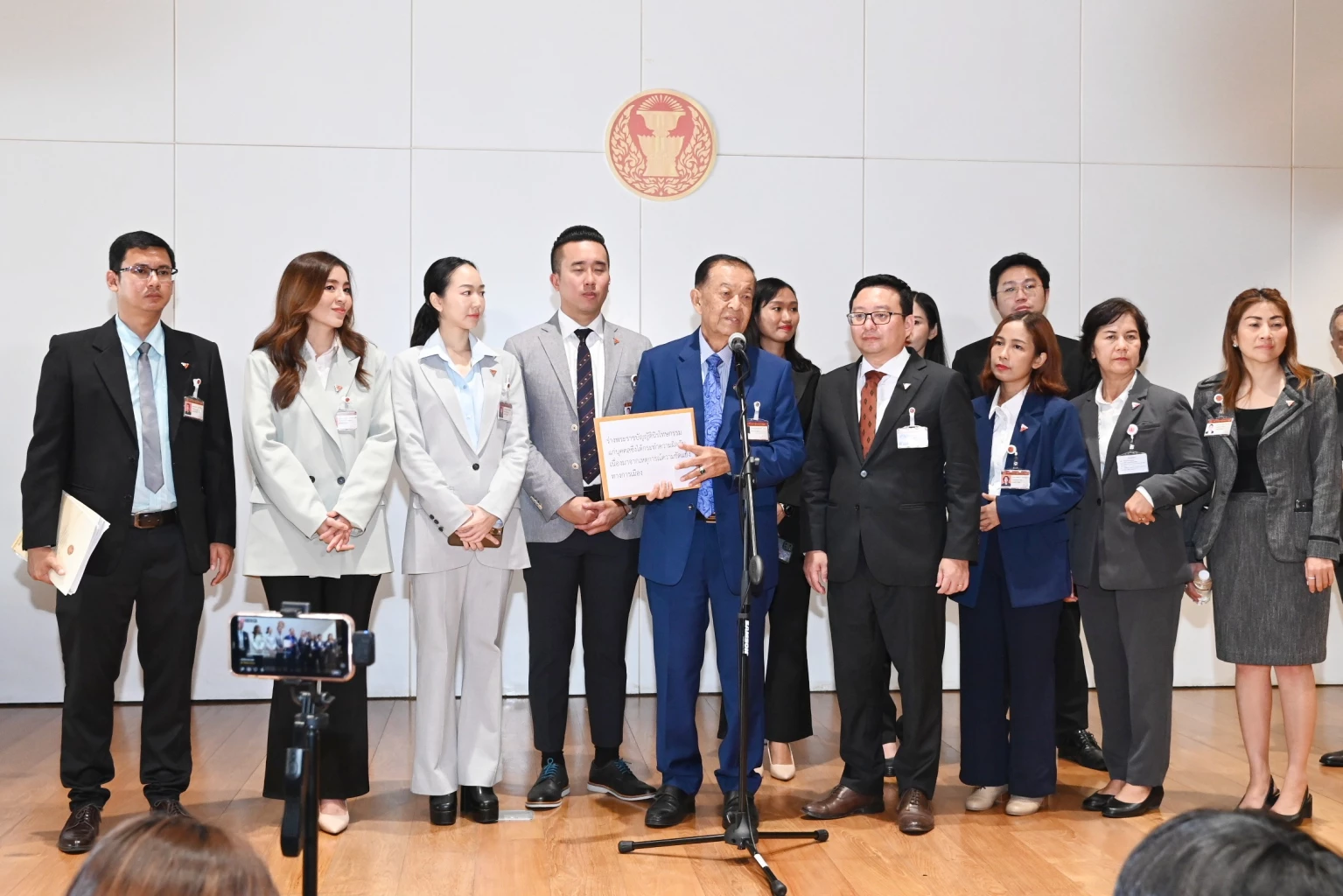 ‘วันนอร์’ รับ ‘ร่างพ.ร.บ.นิรโทษกรรม’ จาก ‘ชัยธวัช’ หน.พรรคก้าวไกล