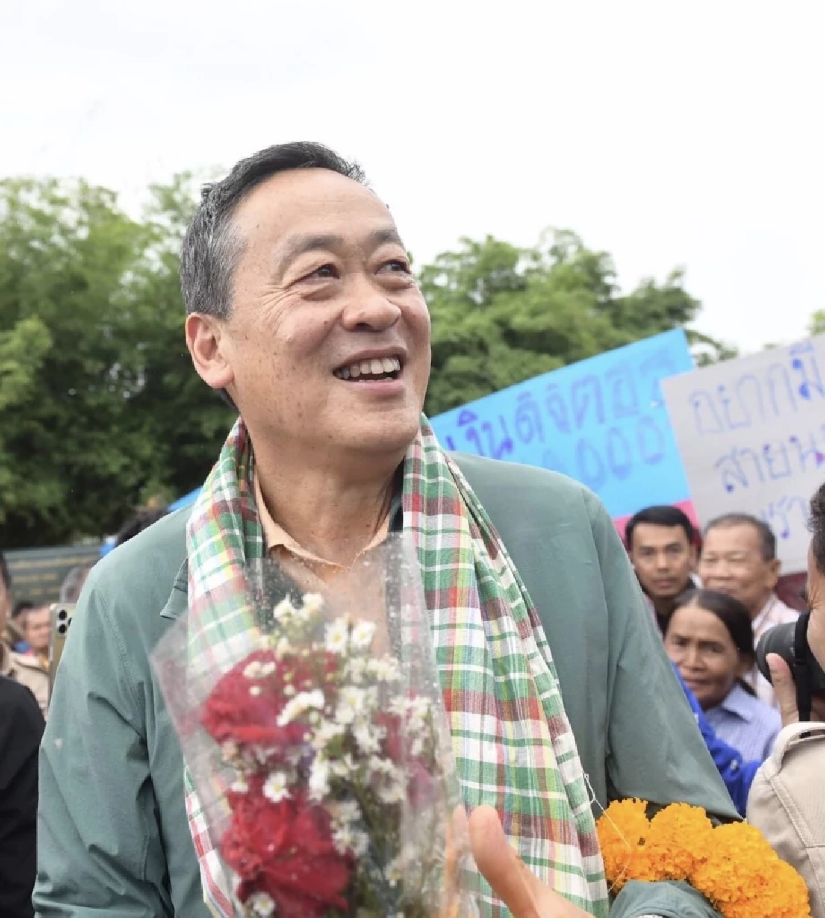 นายกฯเศรษฐา ท่ามกลางกองเชียร์เพื่อไทย 