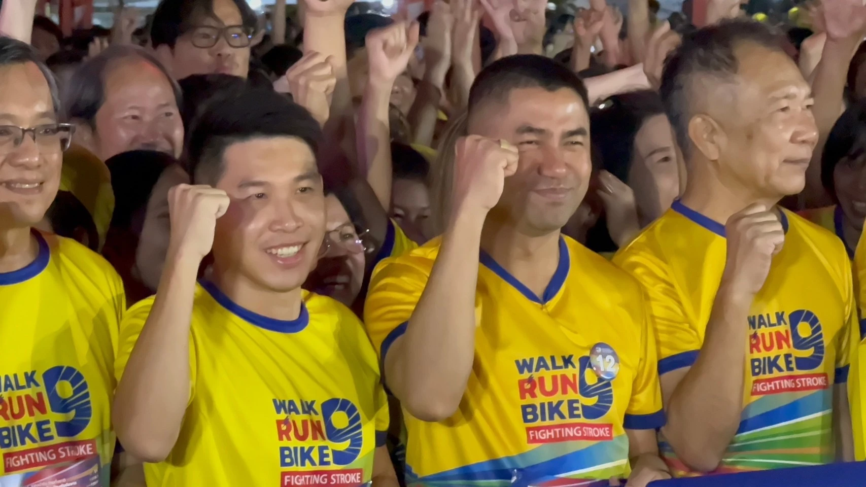 อุ๊งอิ๊ง ควง คุณหญิงพจมาน ร่วมงาน เดิน-วิ่ง-ปั่น  ป้องกันอัมพาต