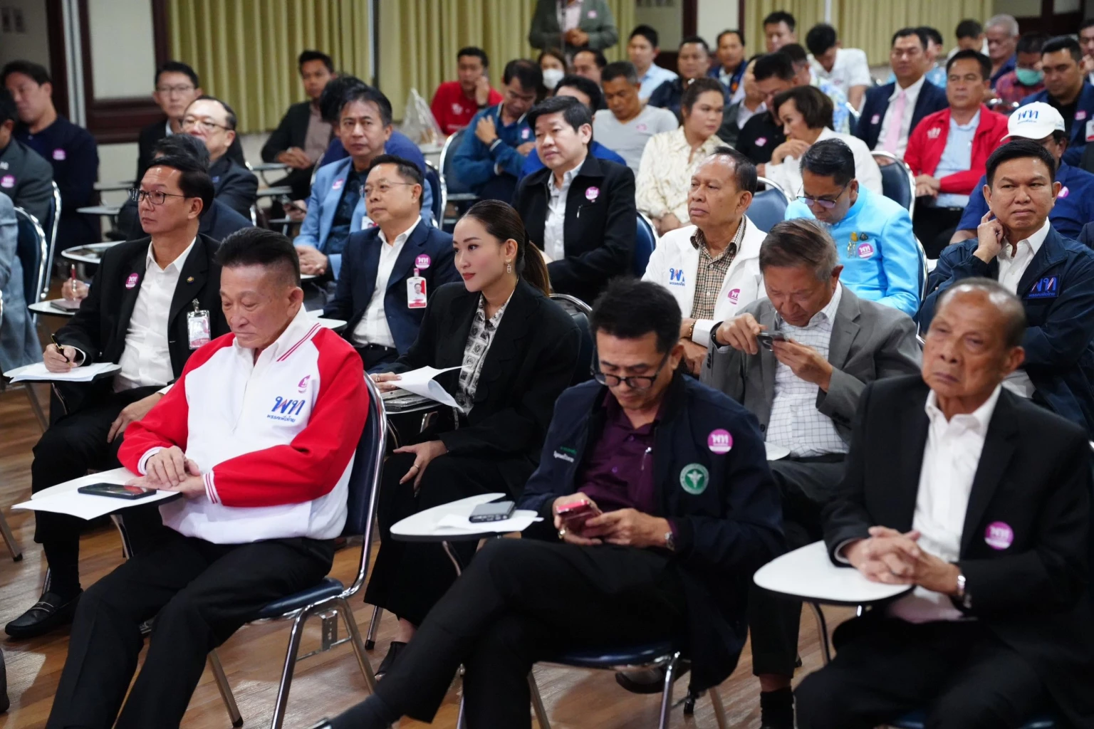 คึกคัก ประชุม ‘สส.เพื่อไทย’ รุมถาม ‘เงินดิจิทัล’ อยากให้รีบประกาศใช้