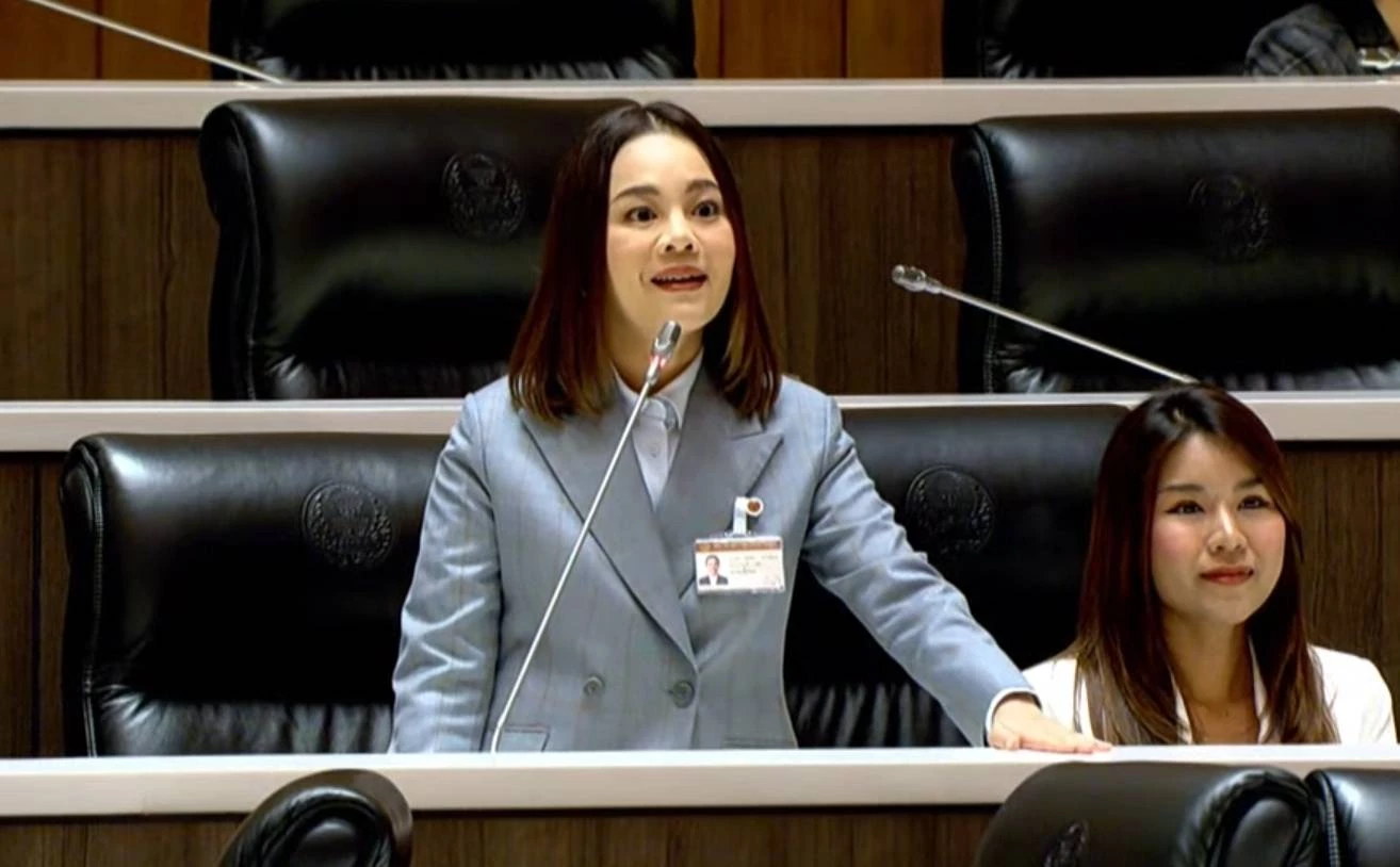 น.ส.ขัตติยา สวัสดิผล สส.พรรคเพื่อไทย สวนกลับ โตโต้ ปิยรัฐ สส.ก้าวไกล