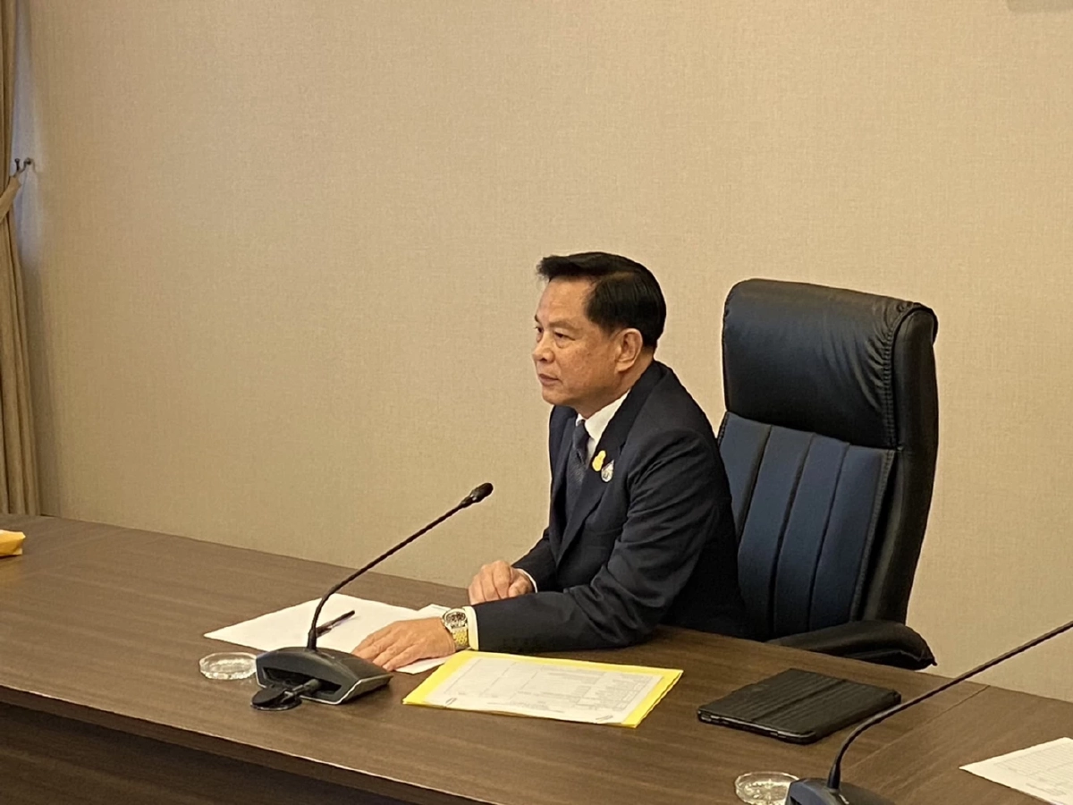 นายพีระพันธุ์ สาลีรัฐวิภาค 