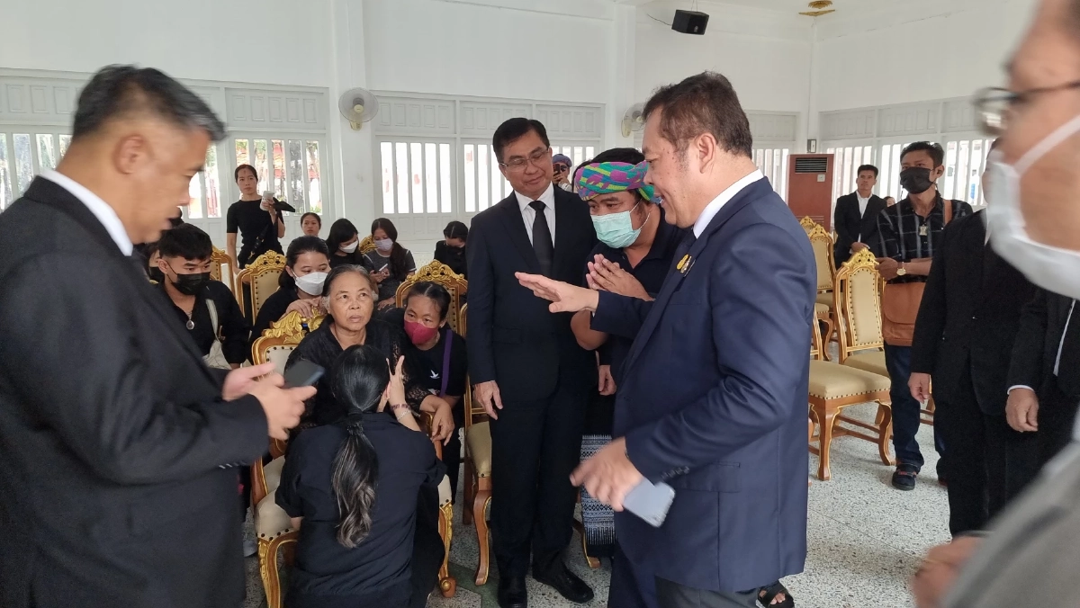 แม่เหยื่อกราดยิงกลางห้างดัง เศร้าส่งลูกครั้งสุดท้าย