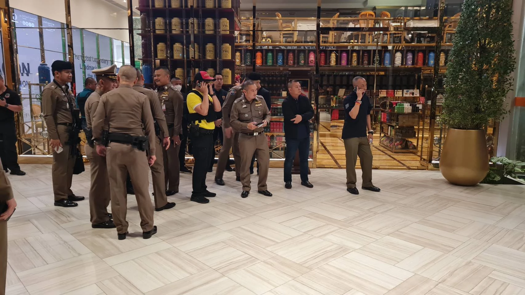 ‘นายกฯเศรษฐา’ เสียใจ ลงพื้นที่ ‘พารากอน’ ตรวจสอบที่เกิดเหตุยิง