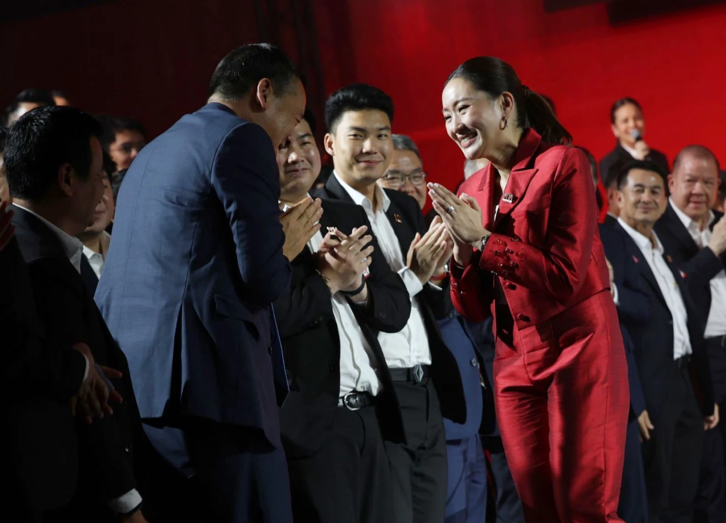 แพทองธาร  สุดคึก ประกาศพา 'เพื่อไทย' ขึ้นพรรคอันดับ 1