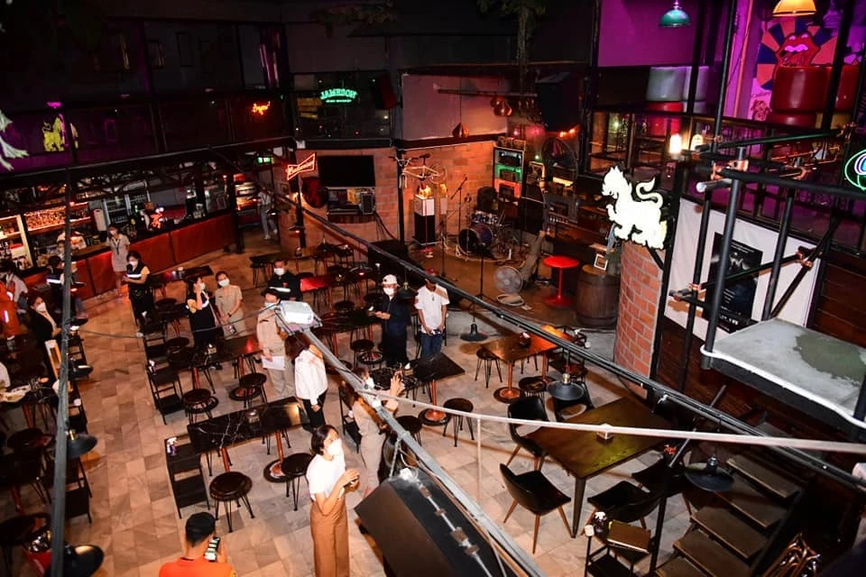 เปิดผับตี 4