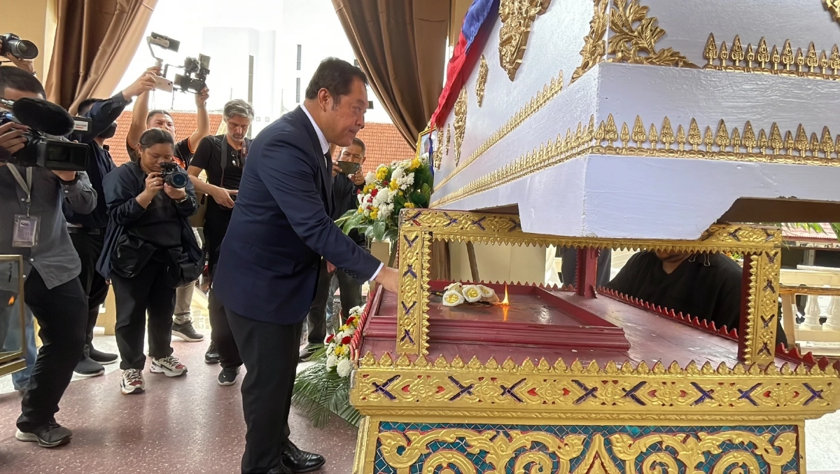 พ.ต.อ.ทวี สอดส่อง รมว.ยุติธรรม เป็นประธานเผาศพเหยื่อกราดยิงกลางห้างดัง