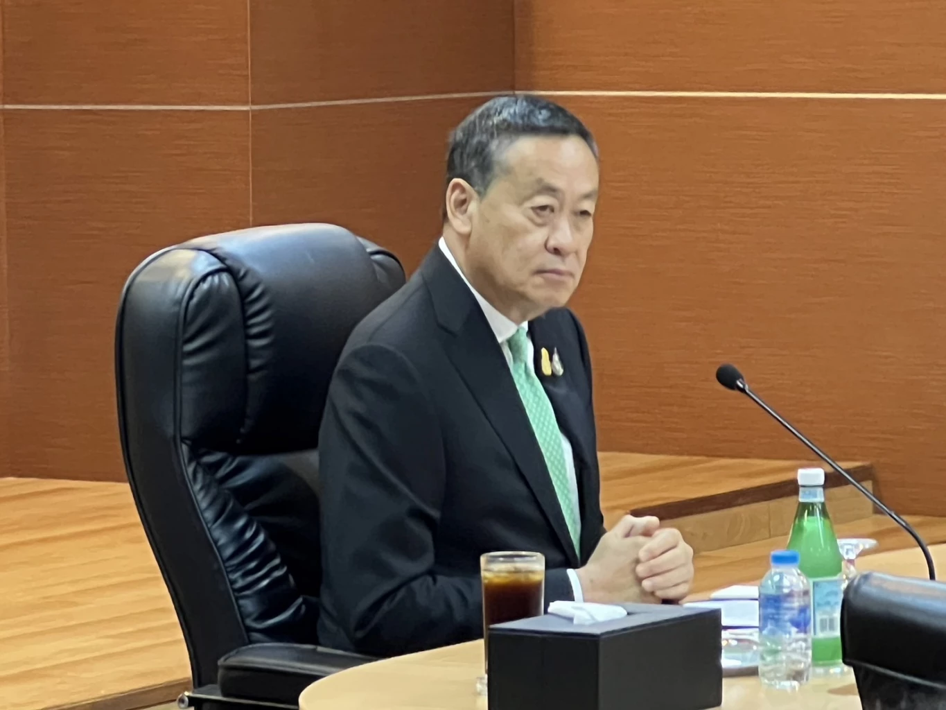 นายเศรษฐา ทวีสิน นายกรัฐมนตรี  และ รมว.คลัง ในฐานะประธานคณะกรรมการข้าราชการตำรวจ