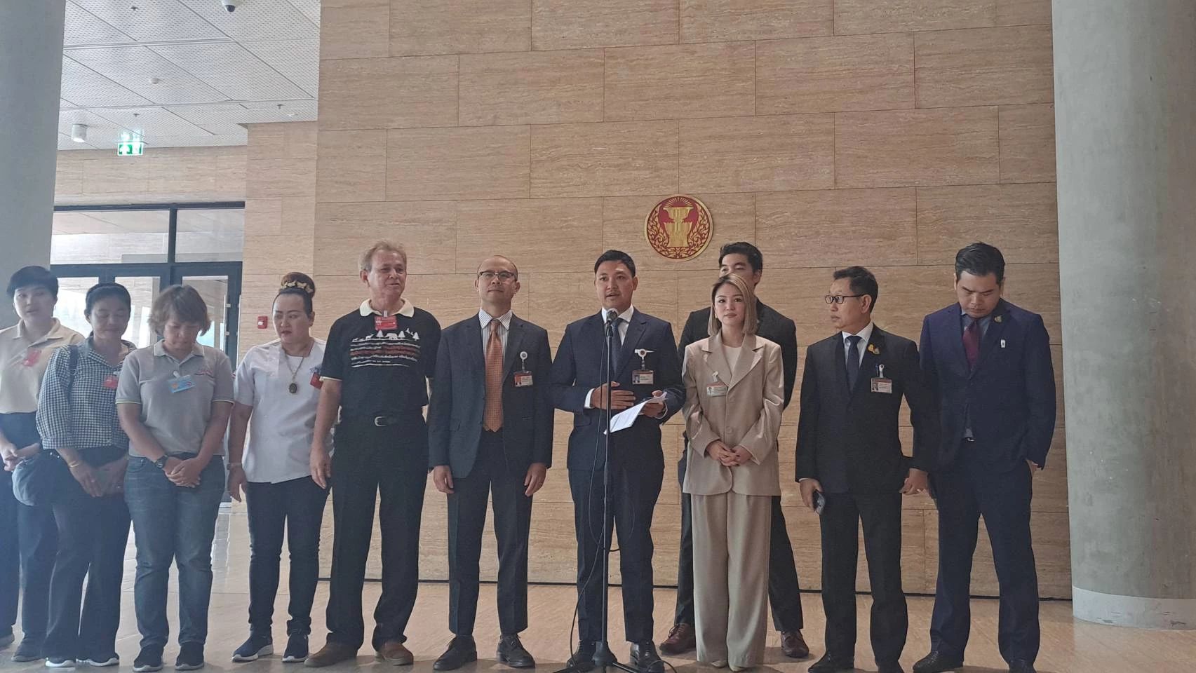 'ปชป. 'รุก ยื่นร่าง 'พ.ร.บ.อากาศสะอาด '- 'พ.ร.บ.ป้องกันการทารุณกรรมสัตว์'