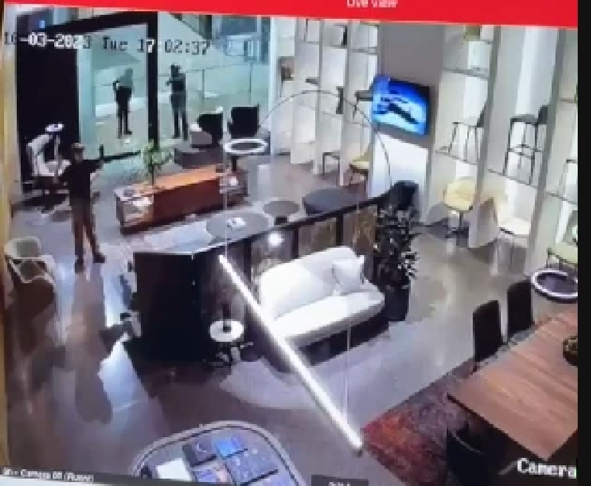 เยาวชน 14 ปี กราดยิงในห้างดัง