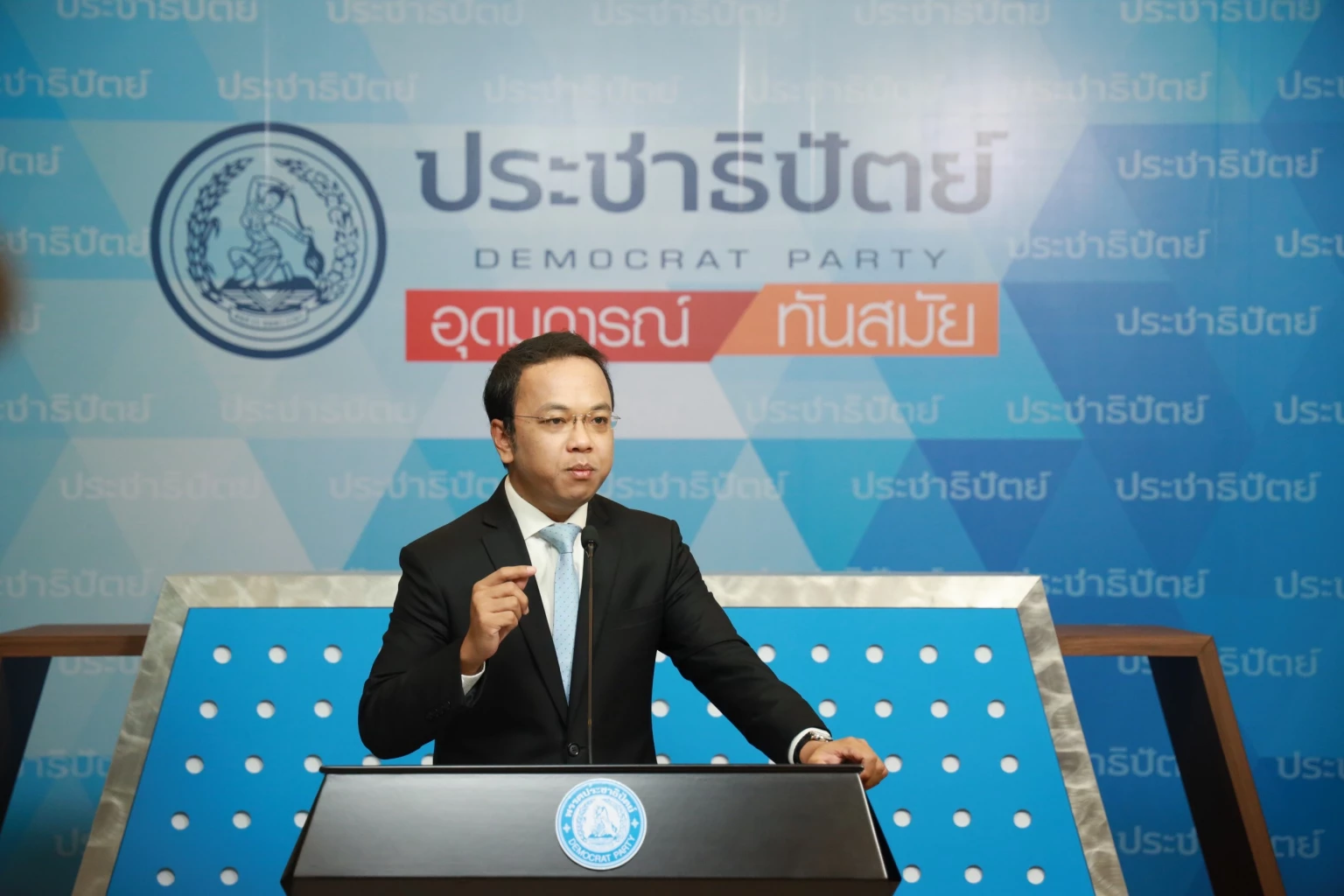 นายราเมศ รัตนะเชวง