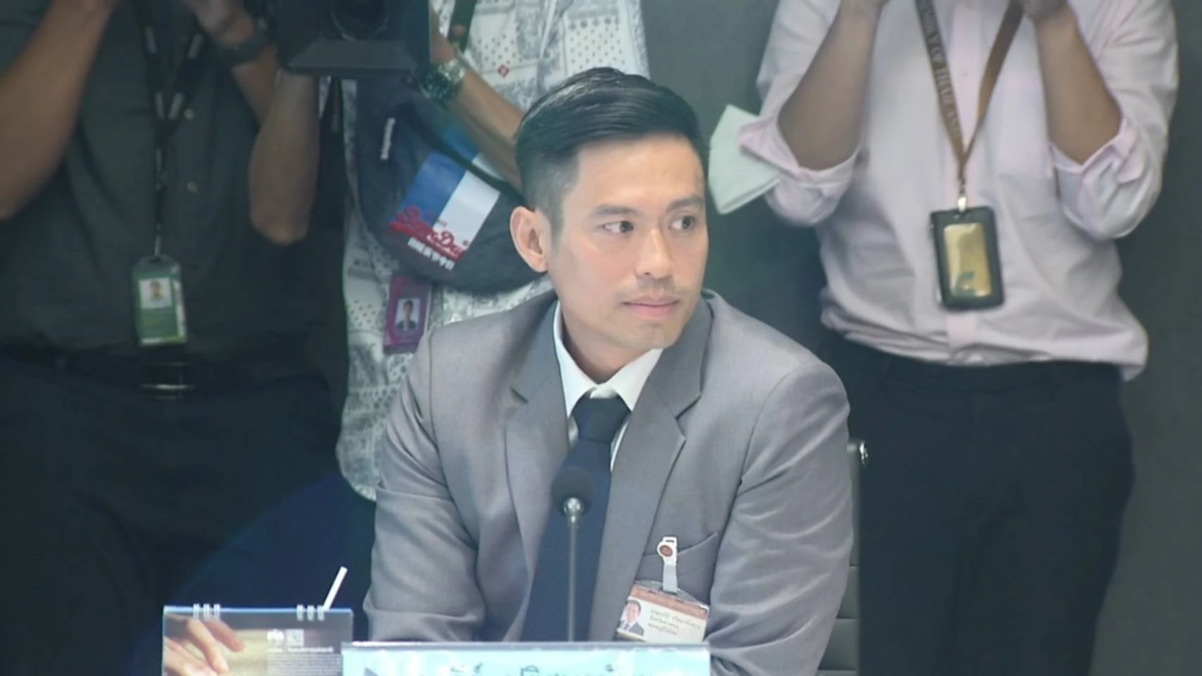 นายกรวีร์ ปริศนานันทกุล ประธานคณะกรรมาธิการการปกครอง สภาผู้แทนราษฎร