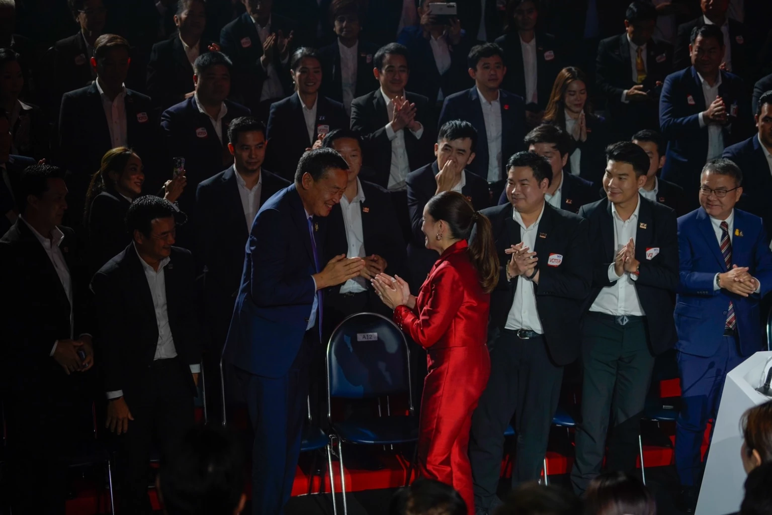 สายตรงทักษิณ ‘ภูมิธรรม’ เคลียร์ชัด ภาพ ‘นายกฯ’ จูบมือ ‘แพทองธาร ชินวัตร'