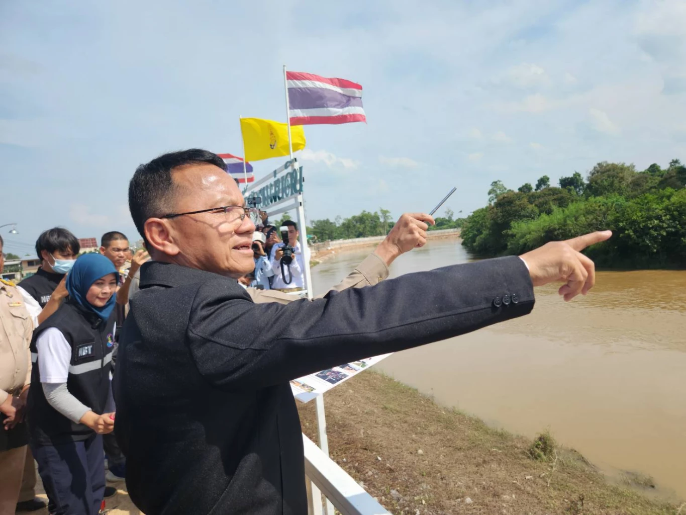 'สมศักดิ์' ลุยแก้น้ำท่วมซ้ำซาก 'นราธิวาส' พร้อมจัดทำบัญชีคนรายได้น้อย