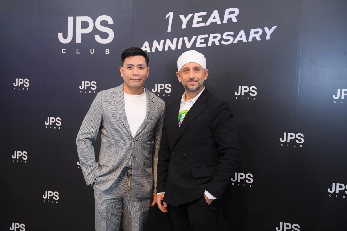 พีรศักดิ์ กลั่นหอม ผู้อำนวยการฝ่ายลูกค้าสัมพันธ์ - วิเศษ สิงห์สัจจเทศ รองประธานเจ้าหน้าที่บริหาร ยัสปาล กรุ๊ป