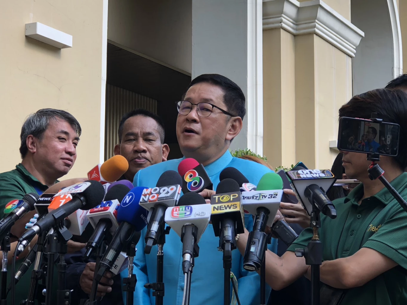 นายประเสริฐ จันทรรวงทอง รมว.กระทรวงดิจิทัลเพื่อเศรษฐกิจและสังคม ในฐานะรักษาเลขาธิการพรรคเพื่อไทย