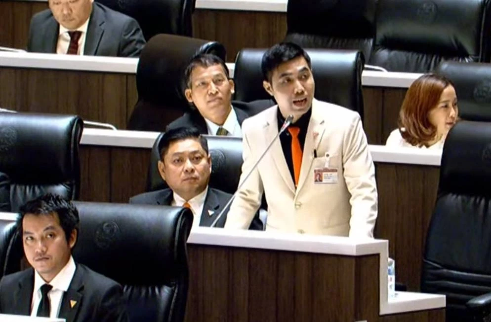 โตโต้ ปิยรัฐ จงเทพ สส.กทม.พรรคก้าวไกล