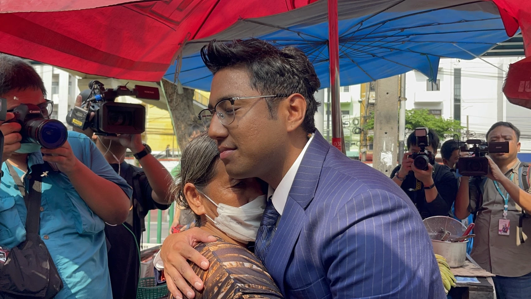 ‘ปูอัด’ แถลงเปิดใจขอโทษ 3 คู่กรณี ยันยัง ‘ไม่ลาออก’ รอ กกต.ตัดสิน